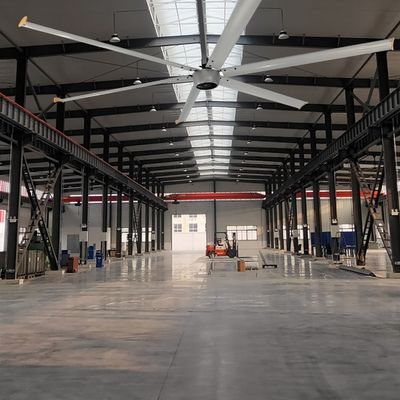 24ft 7.3m 5 블레이드 1.5KW 큰 HVLS 천장 팬 유럽 농장 낮은 소음 수준 40dB